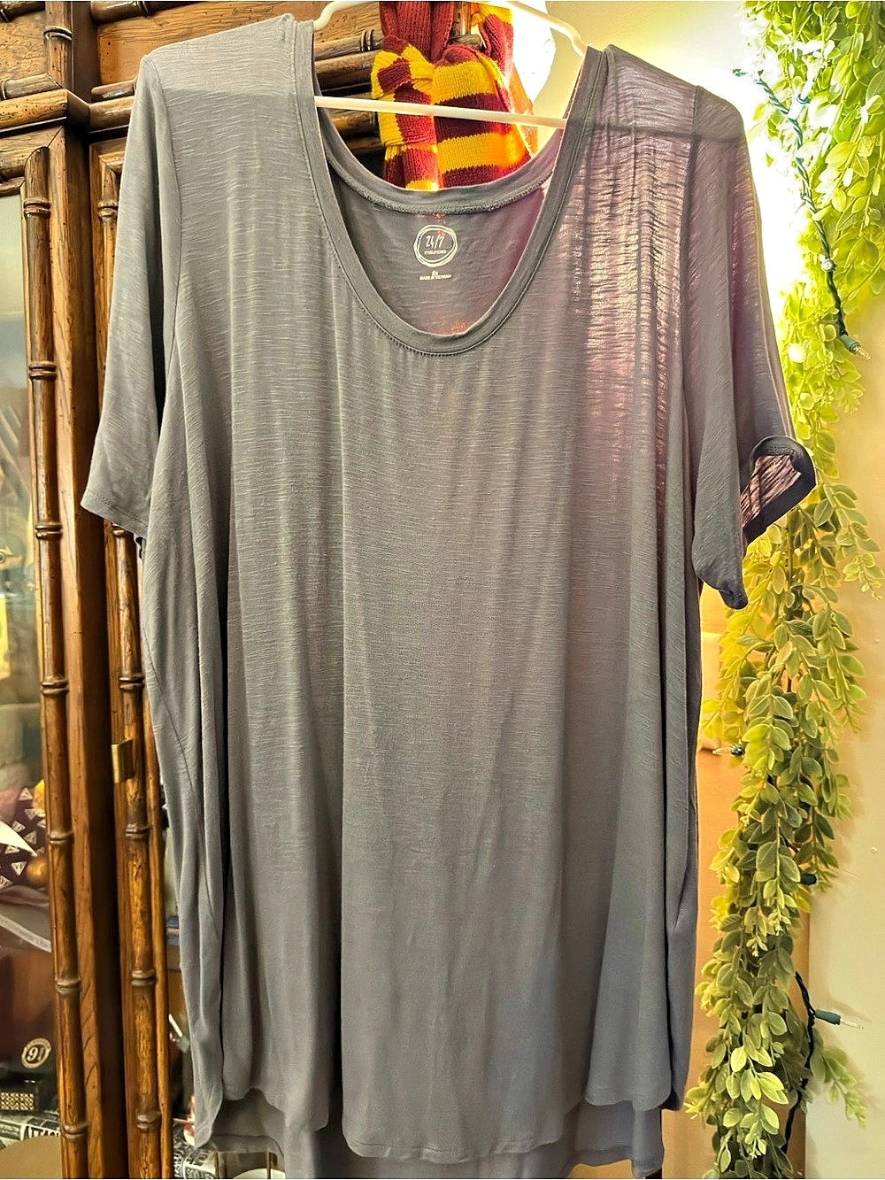Gray Short Sleeve Top Like New